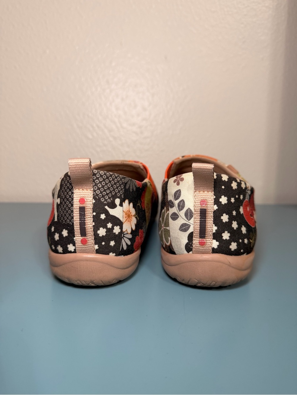 UIN travel shoes Japanese-inspired floral patchwork flats - Size 7.5 - Picture 4 of 9